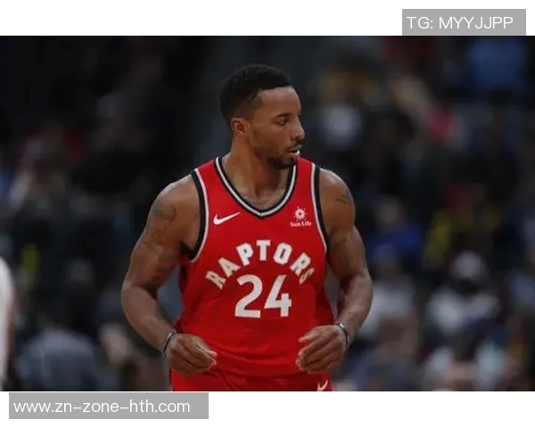 鲍威尔单场投中9记三分手感火热观察对手防守策略